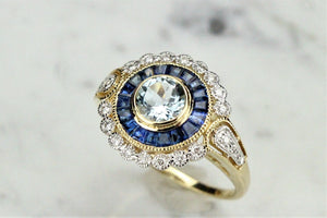 MODERN AQUAMARINE SAPPHIRE AND DIAMOND TARGET RING ON 9ct YELLOW GOLD
