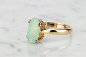 VINTAGE ESTATE SOLID WHITE OPAL ON 18ct YELLOW GOLD