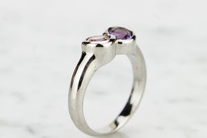 MODERN CONTEMPORARY TOURMALINE & AMETHYST RING ON 9ct WHITE GOLD