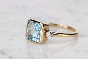 MODERN 3.6ct TOPAZ & DIAMOND RING ON 9ct YELLOW GOLD