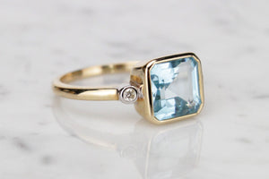 MODERN 3.6ct TOPAZ & DIAMOND RING ON 9ct YELLOW GOLD