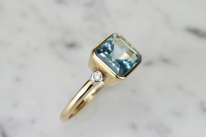 MODERN 3.6ct TOPAZ & DIAMOND RING ON 9ct YELLOW GOLD