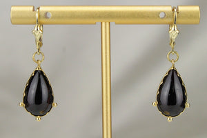 VINTAGE ESTATE GARNET EARRINGS ON 14ct YELLOW GOLD