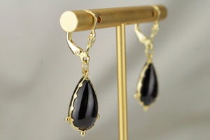 VINTAGE ESTATE GARNET EARRINGS ON 14ct YELLOW GOLD