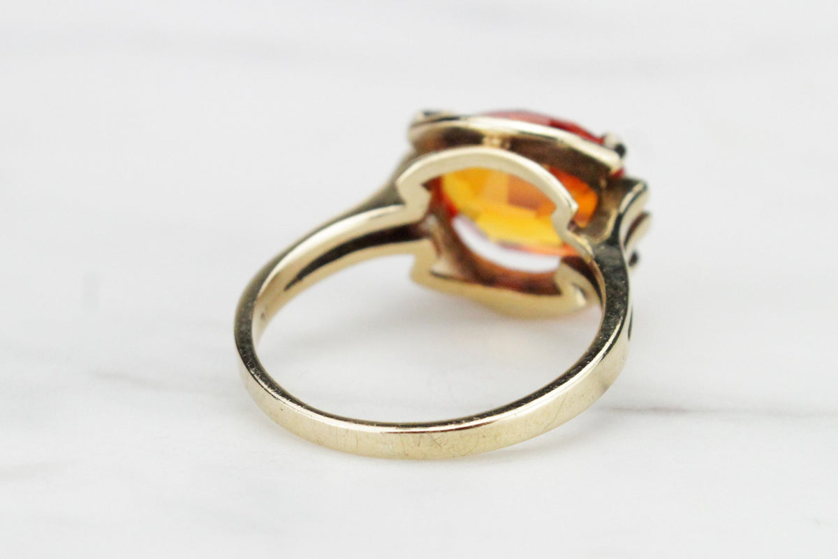 MID CENTURY ORANGE SAPPHIRE DRESS RING ON 9ct YELLOW GOLD
