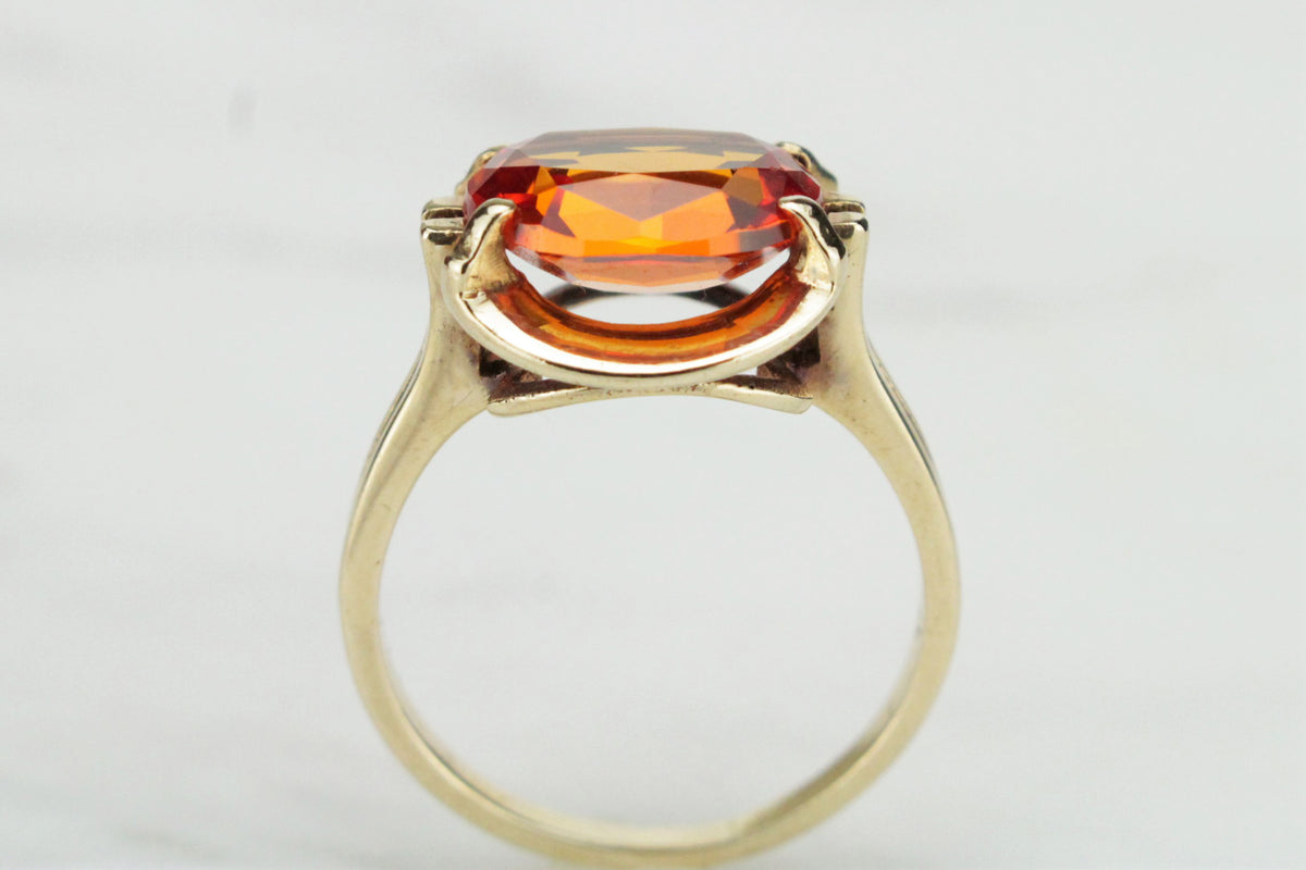 MID CENTURY ORANGE SAPPHIRE DRESS RING ON 9ct YELLOW GOLD