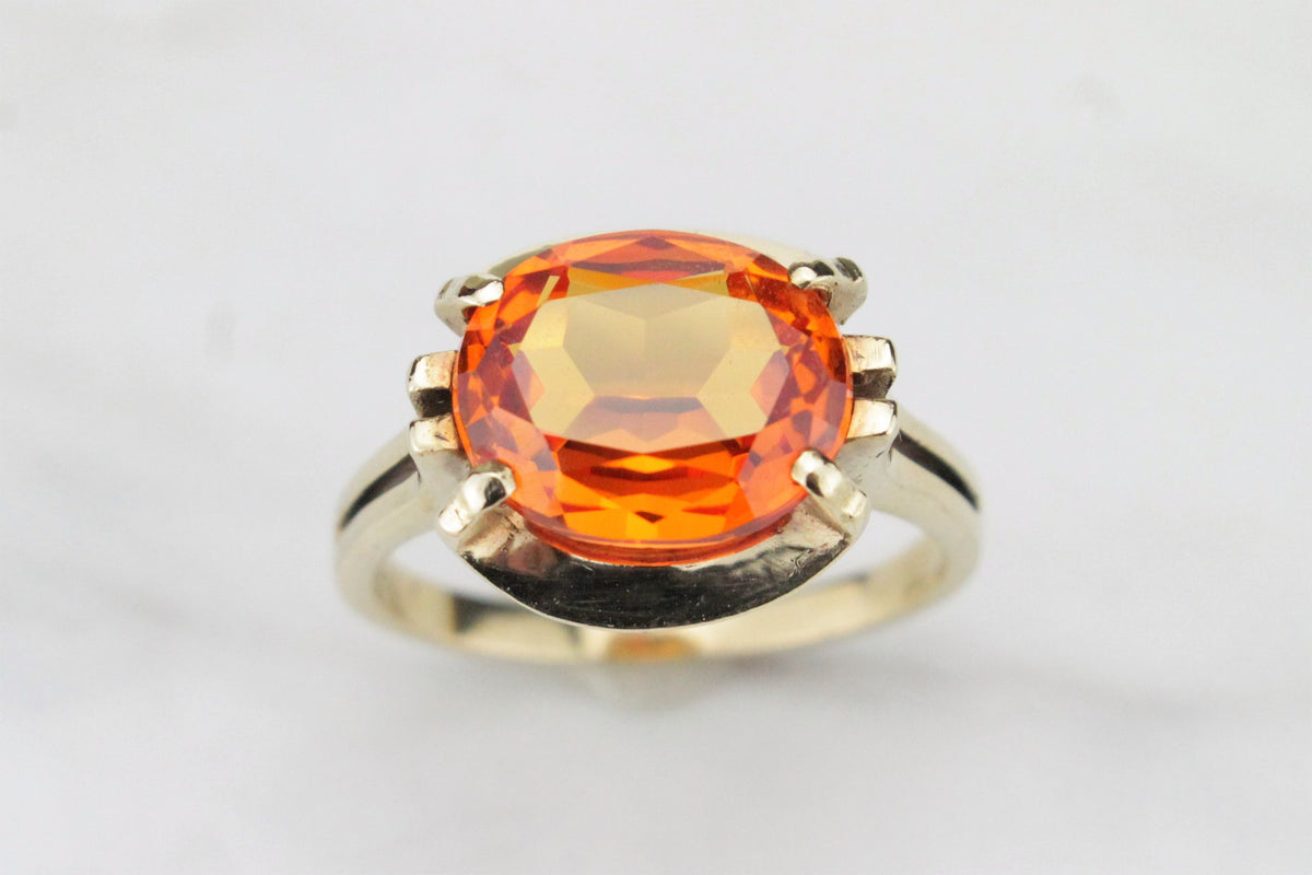 MID CENTURY ORANGE SAPPHIRE DRESS RING ON 9ct YELLOW GOLD