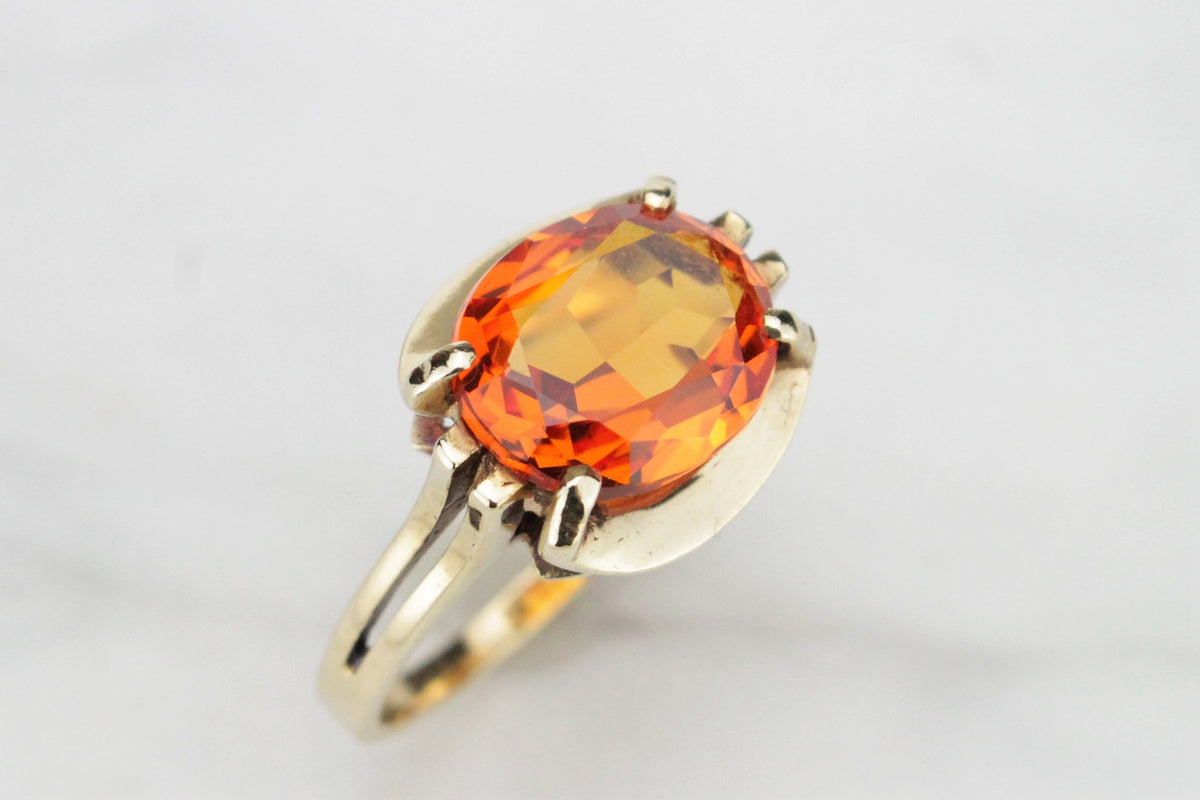 MID CENTURY ORANGE SAPPHIRE DRESS RING ON 9ct YELLOW GOLD