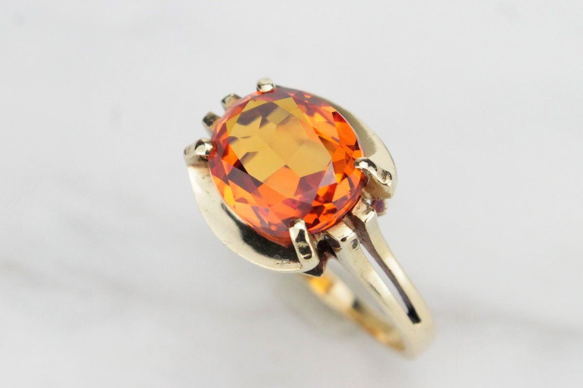 MID CENTURY ORANGE SAPPHIRE DRESS RING ON 9ct YELLOW GOLD