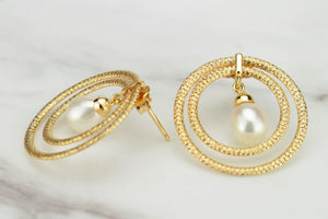 RETRO ESTATE ITALIAN PEARL EARRINGS ON 9ct YELLOW GOLD