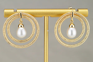 RETRO ESTATE ITALIAN PEARL EARRINGS ON 9ct YELLOW GOLD