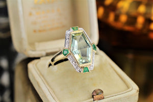 MODERN ART DECO STYLE 4.2ct PRASIOLITE, EMERALD & DIAMOND COCKTAIL RING ON 9ct YELLOW GOLD