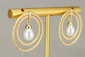 RETRO ESTATE ITALIAN PEARL EARRINGS ON 9ct YELLOW GOLD