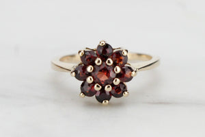 VINTAGE ESTATE GARNET CLUSTER RING ON 9ct YELLOW GOLD