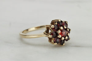 VINTAGE ESTATE GARNET CLUSTER RING ON 9ct YELLOW GOLD