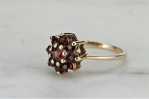 VINTAGE ESTATE GARNET CLUSTER RING ON 9ct YELLOW GOLD