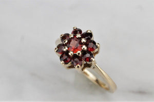 VINTAGE ESTATE GARNET CLUSTER RING ON 9ct YELLOW GOLD