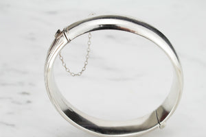 VINTAGE c1962 STERLING SILVER HINGED BANGLE