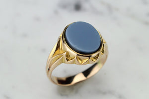 ANTIQUE VICTORIAN c1874 SARDONYX SIGNET RING ON 15ct GOLD