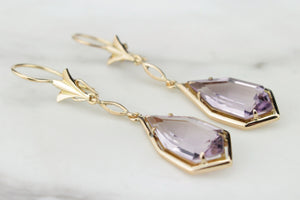 VINTAGE ESTATE KITE SHAPED AMETHYST EARRINGS ON 14ct YELLOW GOLD