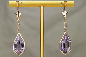 VINTAGE ESTATE KITE SHAPED AMETHYST EARRINGS ON 14ct YELLOW GOLD