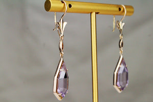 VINTAGE ESTATE KITE SHAPED AMETHYST EARRINGS ON 14ct YELLOW GOLD