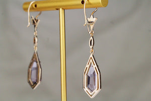 VINTAGE ESTATE KITE SHAPED AMETHYST EARRINGS ON 14ct YELLOW GOLD