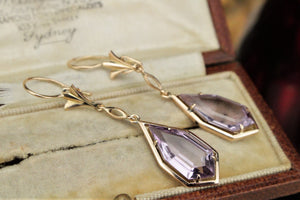 VINTAGE ESTATE KITE SHAPED AMETHYST EARRINGS ON 14ct YELLOW GOLD