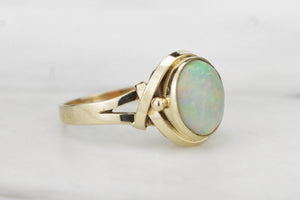 LATE ART DECO c1930-40 SOLID CRYSTAL OPAL RING ON 9ct YELLOW GOLD