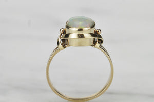 LATE ART DECO c1930-40 SOLID CRYSTAL OPAL RING ON 9ct YELLOW GOLD