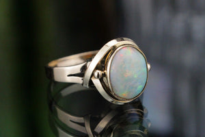 LATE ART DECO c1930-40 SOLID CRYSTAL OPAL RING ON 9ct YELLOW GOLD