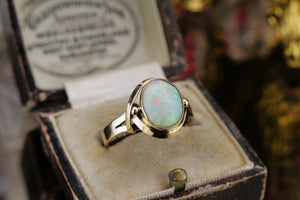 LATE ART DECO c1930-40 SOLID CRYSTAL OPAL RING ON 9ct YELLOW GOLD