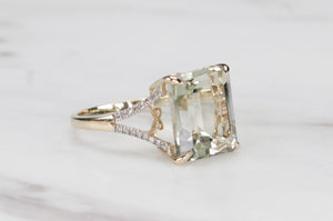 MODERN PRASIOLITE & DIAMOND COCKTAIL RING ON 9ct YELLOW GOLD