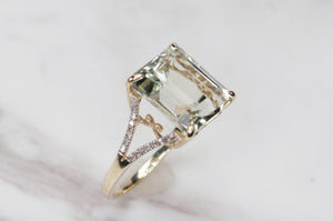 MODERN PRASIOLITE & DIAMOND COCKTAIL RING ON 9ct YELLOW GOLD