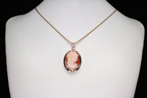 MODERN ANTIQUE STYLE CARVED SHELL CAMEO PENDANT ON 18ct YELLOW GOLD