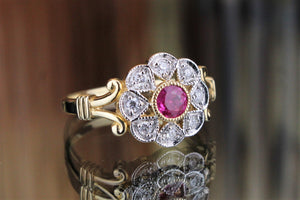 MODERN GEORGIAN STYLE RUBY AND DIAMOND CLUSTER RING ON 9ct YELLOW GOLD