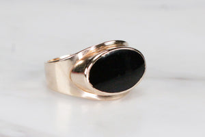 VINTAGE MID CENTURY c1960/70 ONYX SIGNET RING ON 9ct YELLOW GOLD