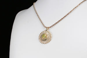 MID CENTURY c1960 YELLOW/GREEN SAPPHIRE PENDANT ON 18ct YELLOW GOLD