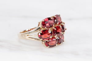 MODERN ESTATE PYROPE GARNET CLUSTER RING ON 9ct YELLOW GOLD