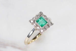 ORIGINAL ART DECO c1930 EMERALD & DIAMOND HALO RING ON 18ct YELLOW GOLD & PLATINUM