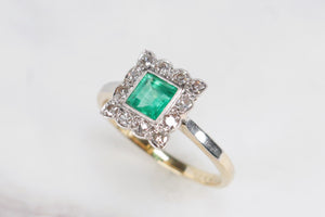 ORIGINAL ART DECO c1930 EMERALD & DIAMOND HALO RING ON 18ct YELLOW GOLD & PLATINUM