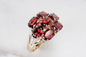 MODERN ESTATE PYROPE GARNET CLUSTER RING ON 9ct YELLOW GOLD