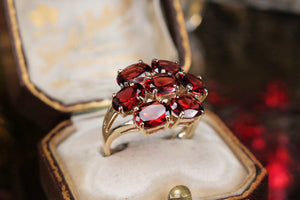 MODERN ESTATE PYROPE GARNET CLUSTER RING ON 9ct YELLOW GOLD