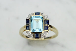 MODERN ART DECO STYLE TOPAZ, SAPPHIRE & DIAMOND RING ON 9ct YELLOW GOLD