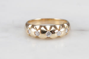 MODERN ESTATE FIVE STONE DIMAOND RING ON 18ct YELLOW GOLD