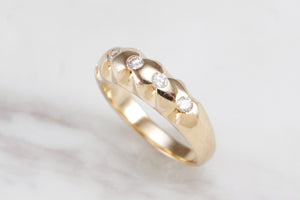 MODERN ESTATE FIVE STONE DIMAOND RING ON 18ct YELLOW GOLD