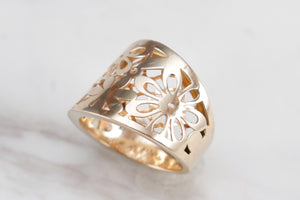 RETRO FILIGREE FLOWER RING ON 9ct YELLOW GOLD