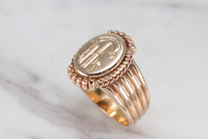 ANTIQUE EDWARDIAN HEAVY SIGNET RING ON 18ct YELLOW GOLD