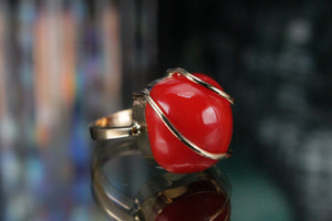 MID CENTURY c1960 CORAL RING ON 18ct YELLOW GOLD