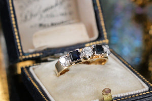 LATE ART DECO c1940 SAPPHIRE & DIAMOND RING ON 18ct YELLOW AND WHITE GOLD